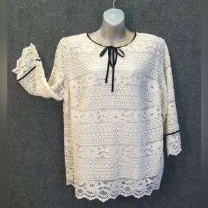 TALBOT’S Classic looking lace BLOUSE. PULLOVER with black velvet trim.